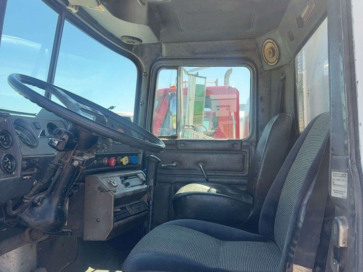 1992-mack-rd600-image-14