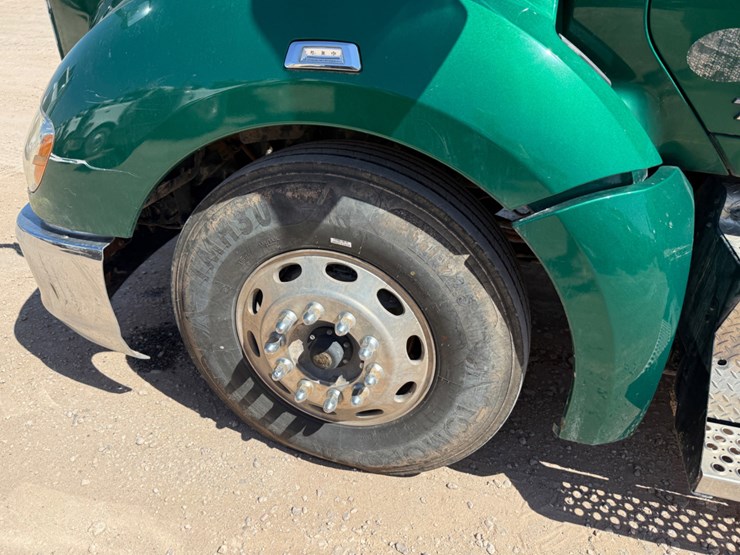 2019-kenworth-t680-image-8