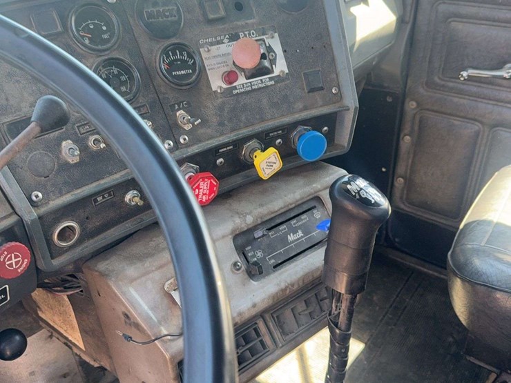 1992-mack-rd600-image-17