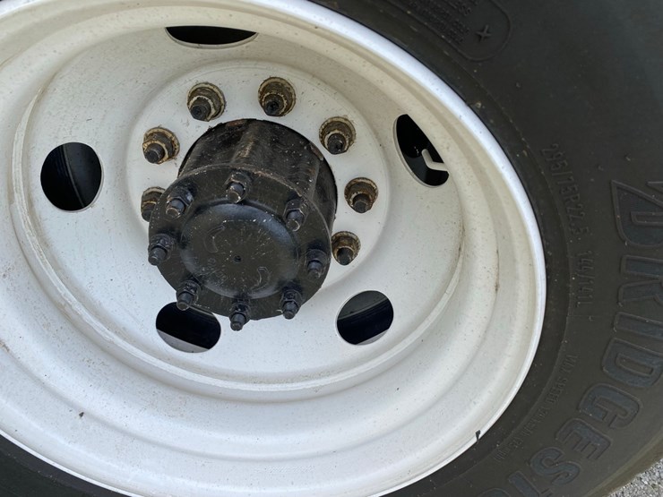 2013-freightliner-m2-flatbed-image-34
