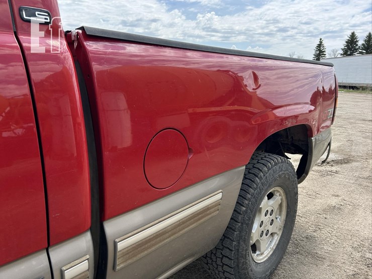 2001-chevrolet-silverado-1500-image-25