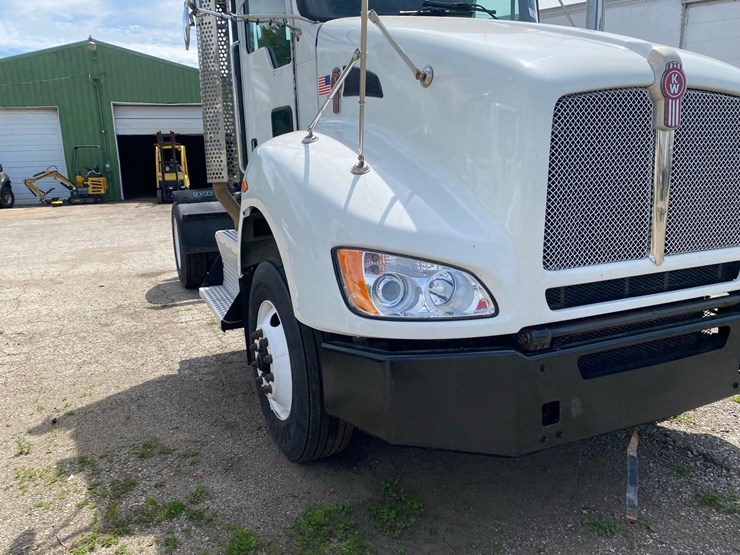 2014-kenworth-t400-single-axle-day-cab-semi-tractor-image-4