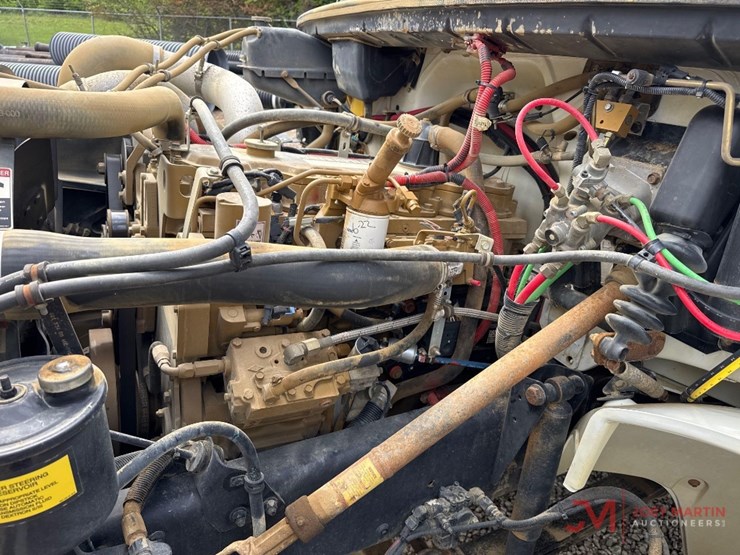 2001-freightliner-fl70-image-24