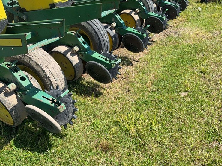 john-deere-7200-image-7