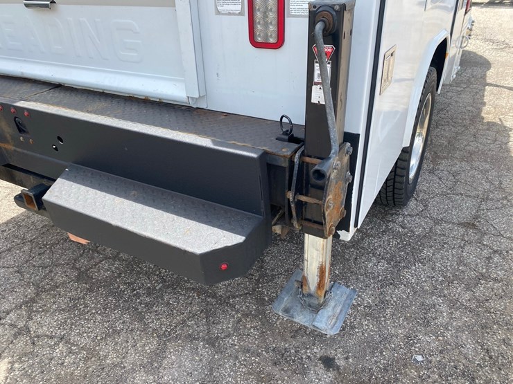 2019-ford-f-450-service-truck-image-33