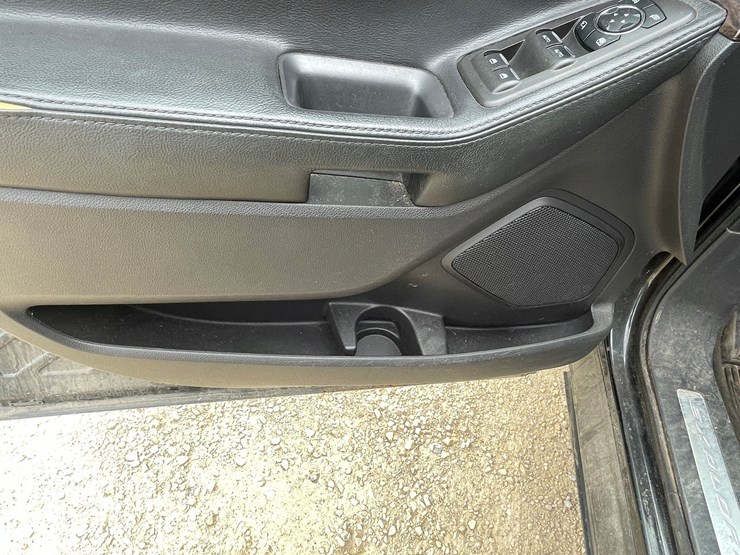 2011-ford-explorer-limited-image-24