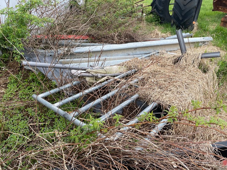 #3586-•-assorted-scrap-metal,-gate-parts,-guard-rails-and-more-image-6