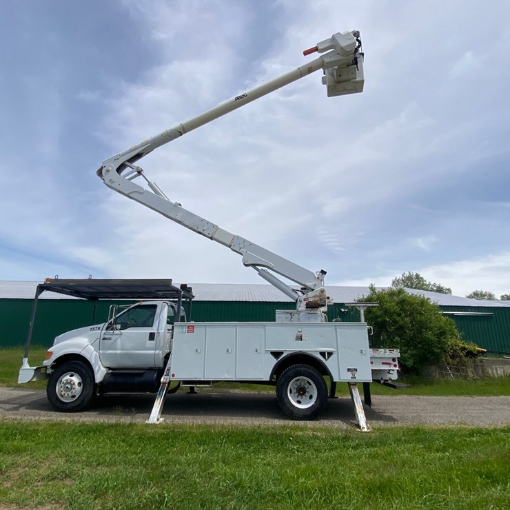 2008 Ford F-750 Bucket Truck