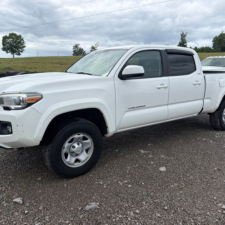 2017 TOYOTA TACOMA