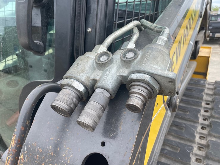 2019-new-holland-c232-image-10