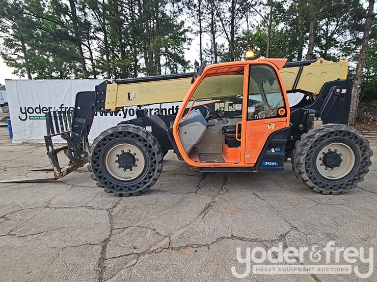 2016-jlg-642-image-2