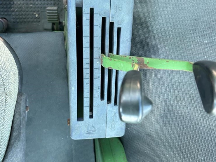 john-deere-4320-image-34