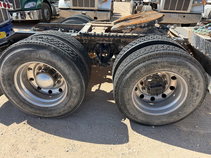 2019-kenworth-t680-image-6