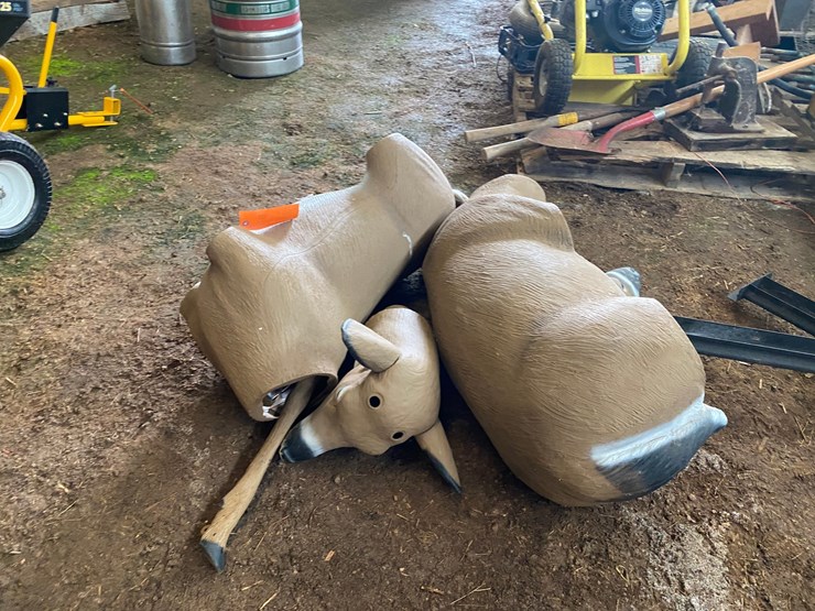 #3597-•-(2)-whitetail-deer-decoys-image-3