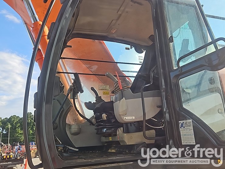 2018-hitachi-zx350-image-35