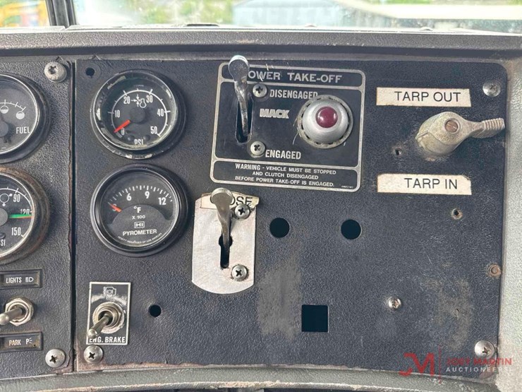 1988-mack-rd688s-image-37