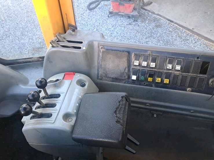 2000-volvo-l70d-image-14