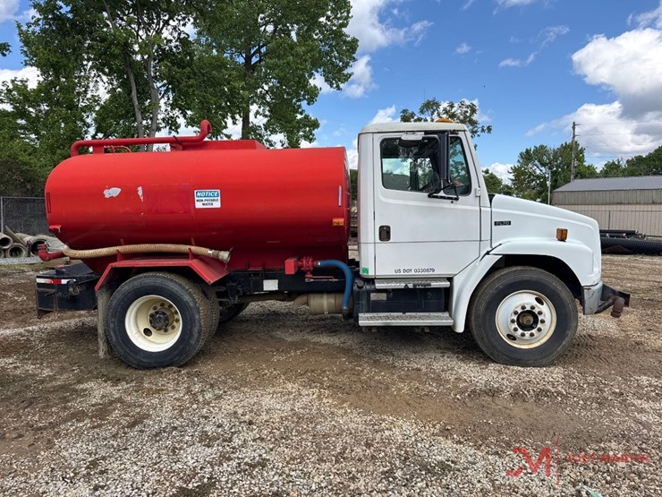 2001-freightliner-fl70-image-2