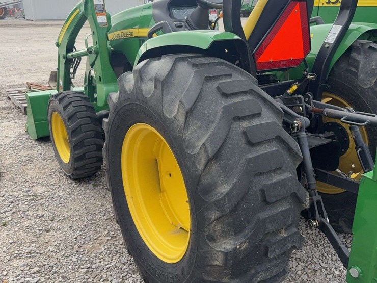 2015-john-deere-4105-image-11