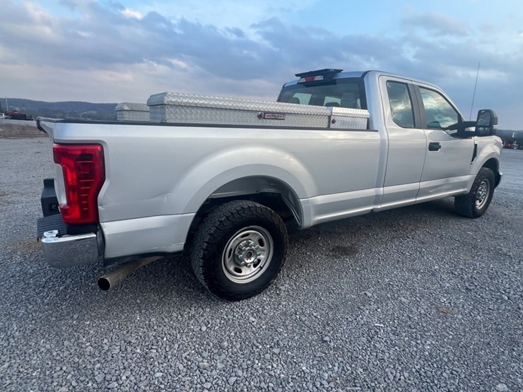 2017-ford-f250-xl-image-4