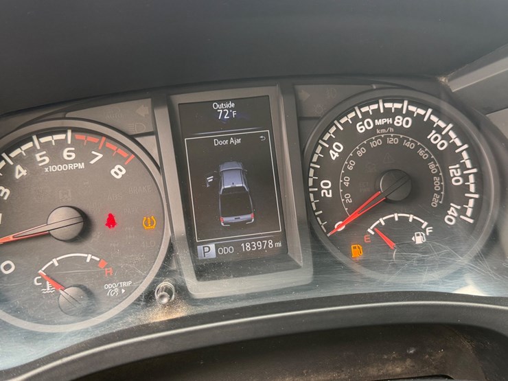 2018-toyota-tacoma-sr5-image-17