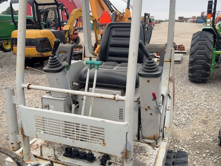 takeuchi-tb015-image-5