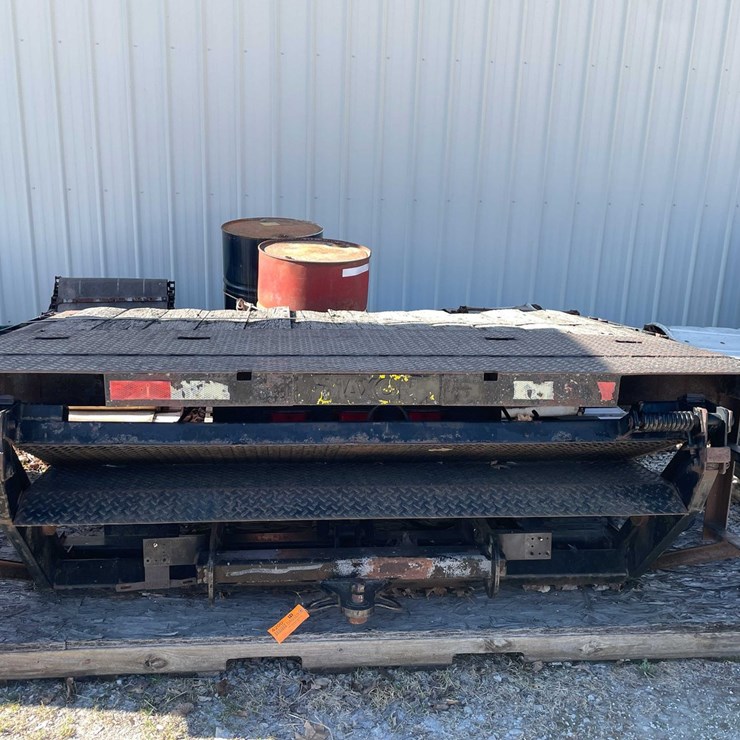 #4200 • Maxon Hydraulic Lift Gate