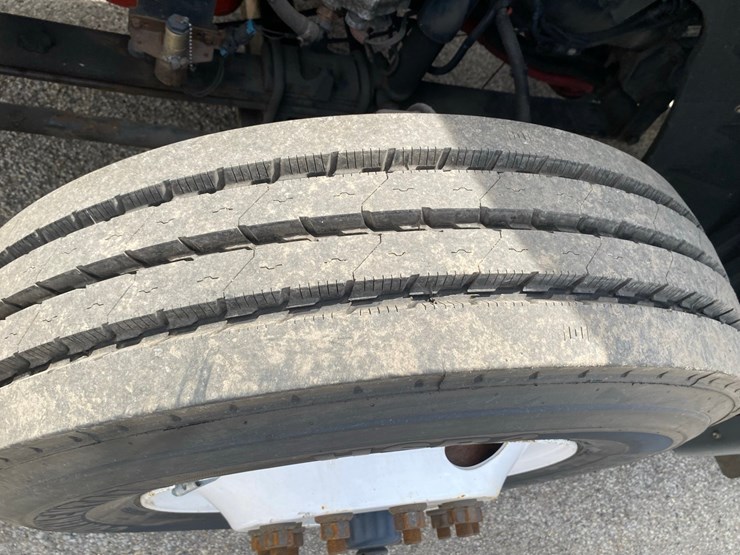 2019-international-lt625-day-cab-semi-tractor-image-51