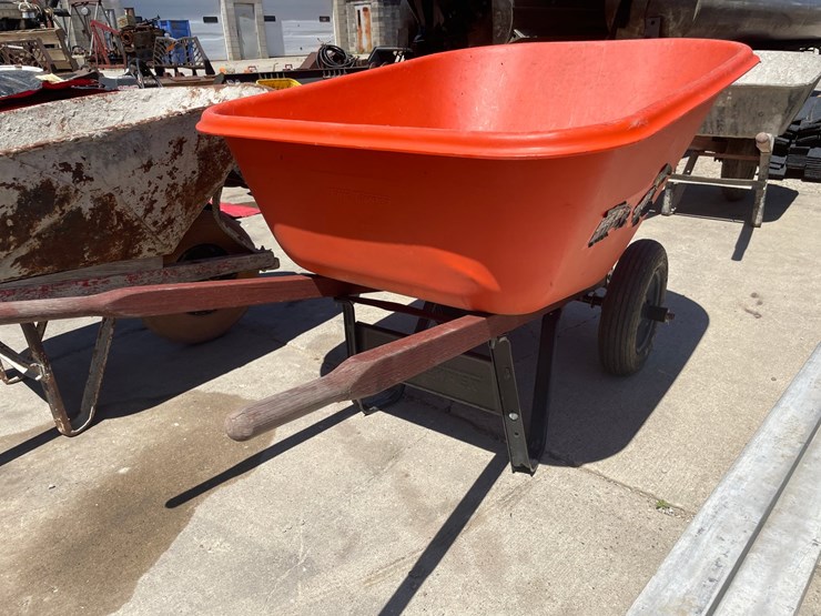#6071-•-true-temper-wheelbarrow-image-5