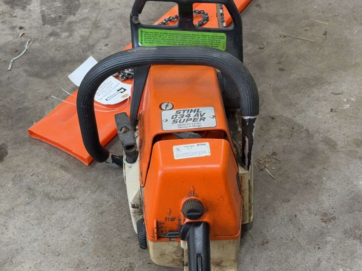 stihl-034-av-super-chainsaw-with-accessories-image-3
