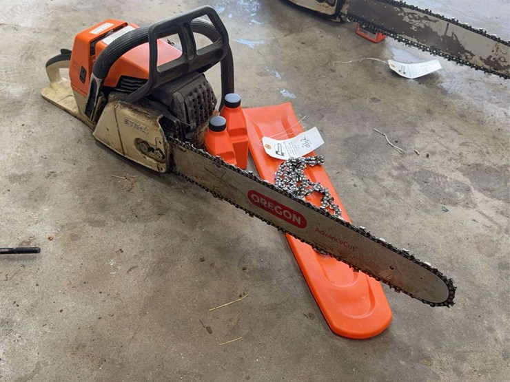 stihl-034-av-super-chainsaw-with-accessories-image-5