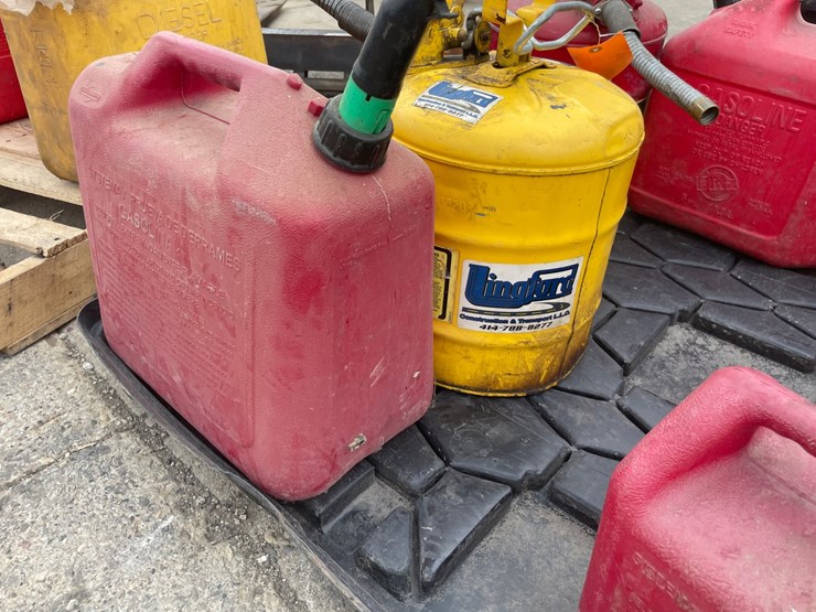 #6046-•-6-fuel-cans-image-2