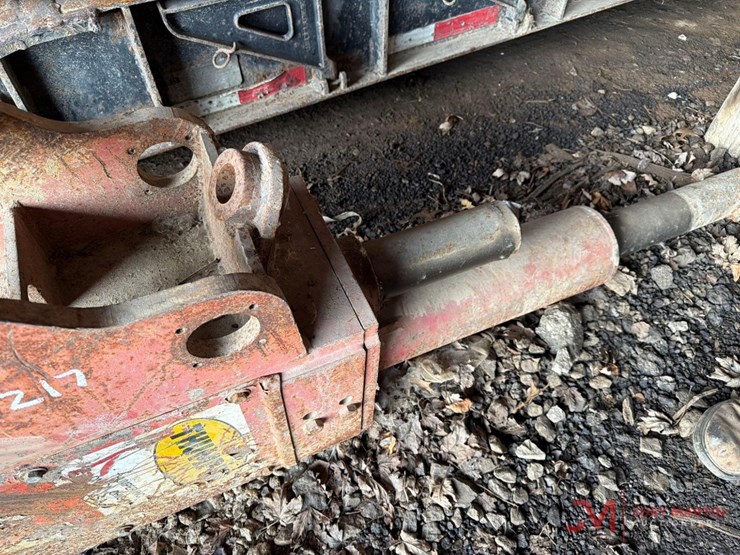 spring-actuated-concrete-breaker-excavator-attachment-image-4