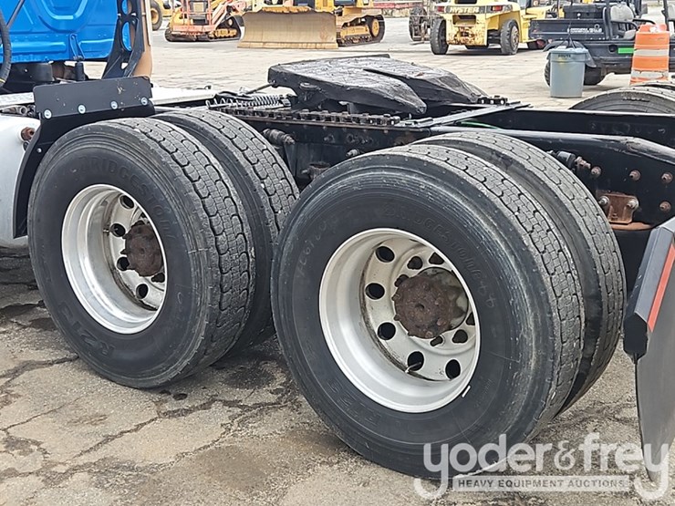 2019-freightliner-cascadia-116-image-16