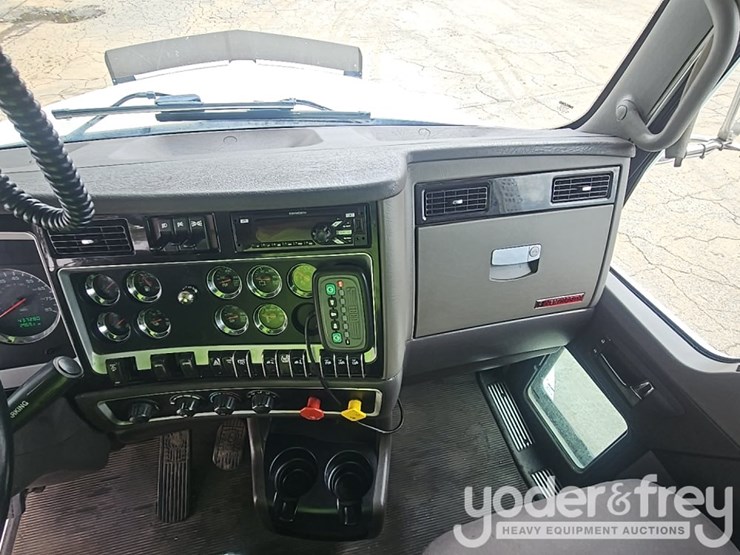 2020-kenworth-t800-image-30