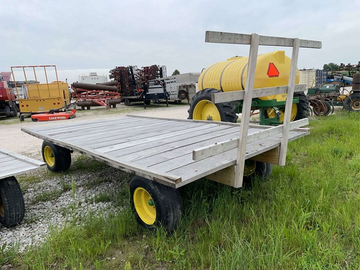 john-deere-1065-hay-rack-wagon,-10-ton-running-gear-image-3
