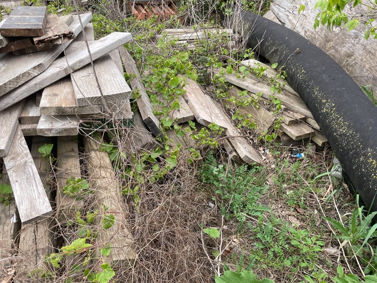 #6062-•-pile-of-various-wood-and-lumber-cutoffs-image-6