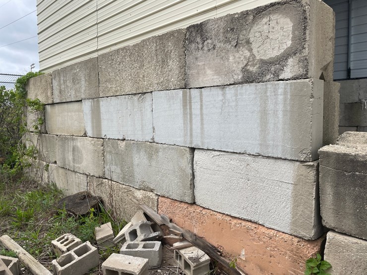 #6002-•-concrete-block-and-metal-salt-cover-structure-image-4