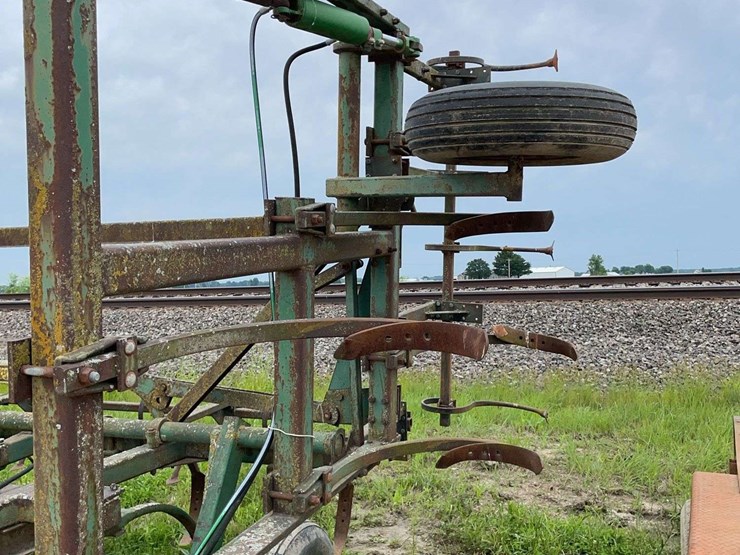 25-shank-chisel-plow-with-leveling-bar,-s-tine,-walking-tandems,-with-extra-shanks-image-6
