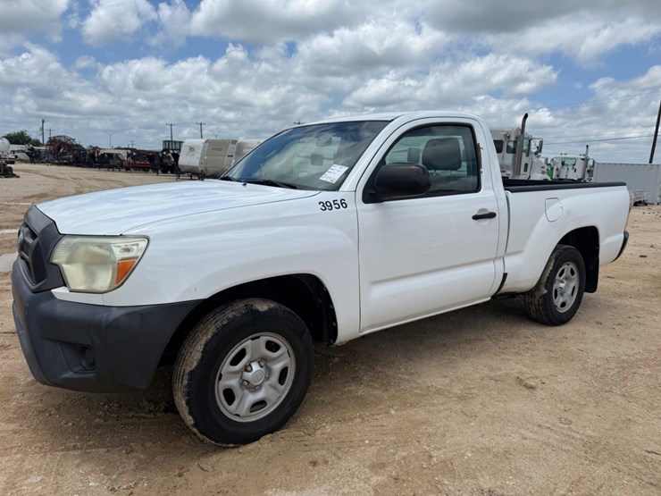 2014-toyota-tacoma-image-1