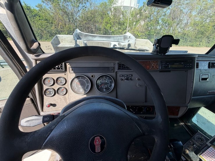 2007-kenworth-t300-image-11