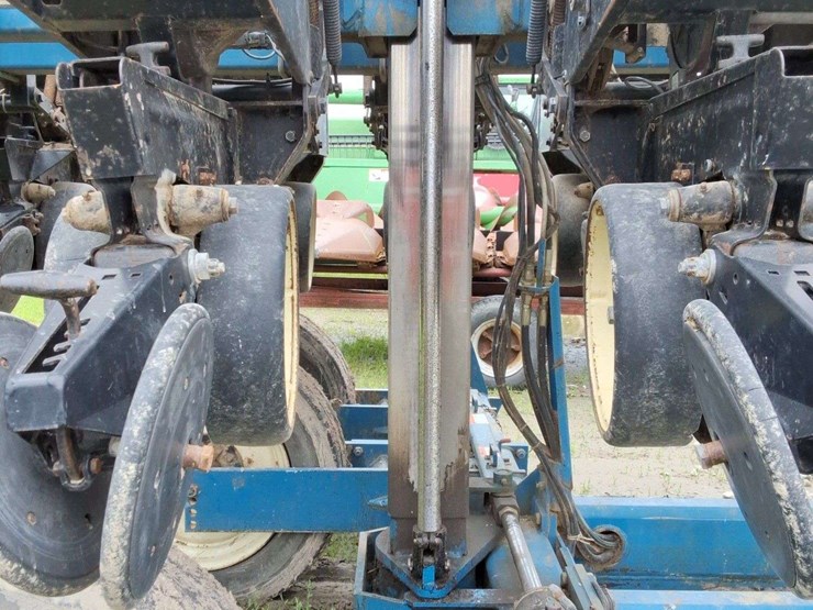 2020-kinze-2600-image-7