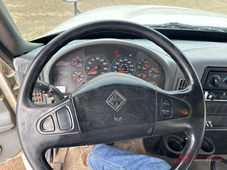 2004-international-durastar-4300-image-44