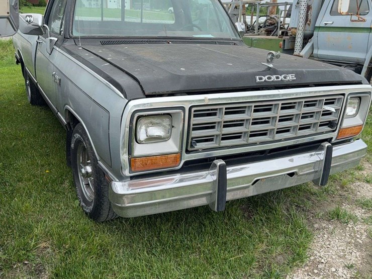 1988-dodge-d150-image-2