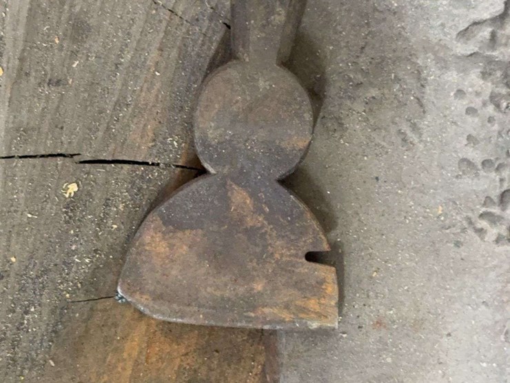 railroad-anvil-with-axe-head-image-4