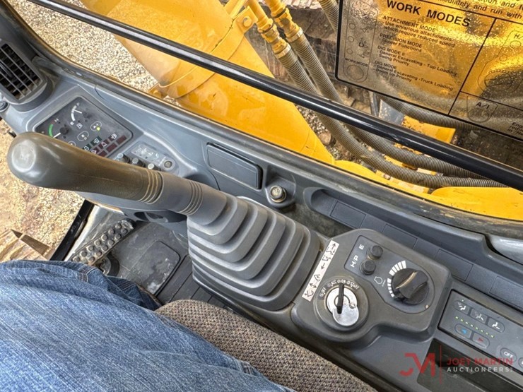 2001-deere-450-lc-image-35