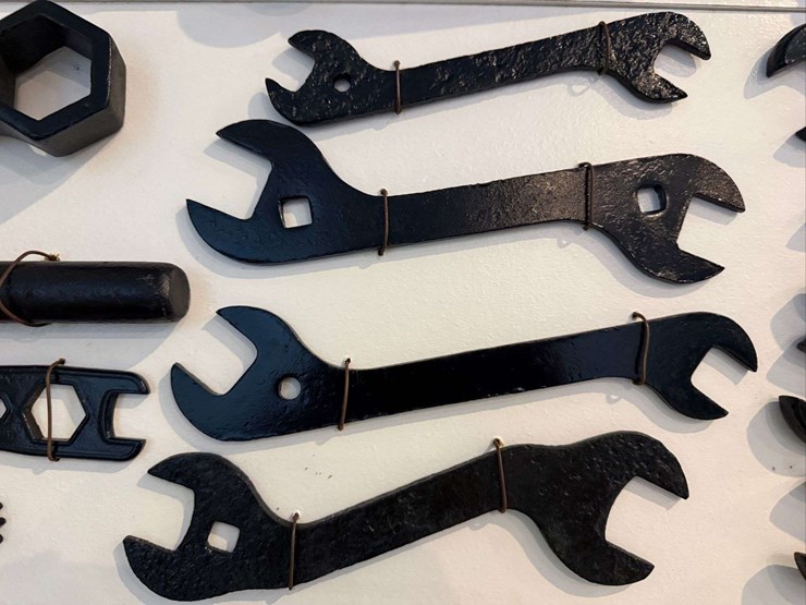 collection-of-metal-wrenches-image-9