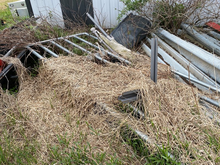 #3586-•-assorted-scrap-metal,-gate-parts,-guard-rails-and-more-image-7