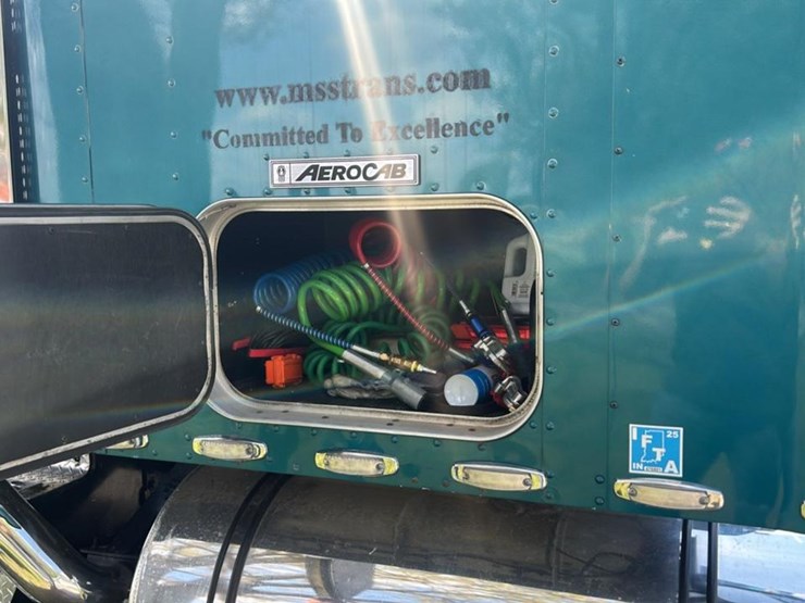 2006-kenworth-t800-image-32