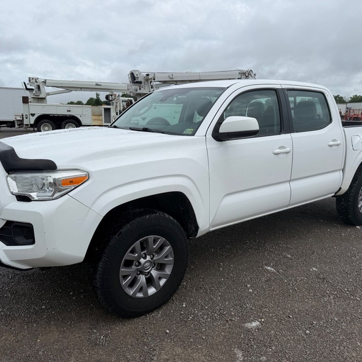 2018 TOYOTA TACOMA SR5